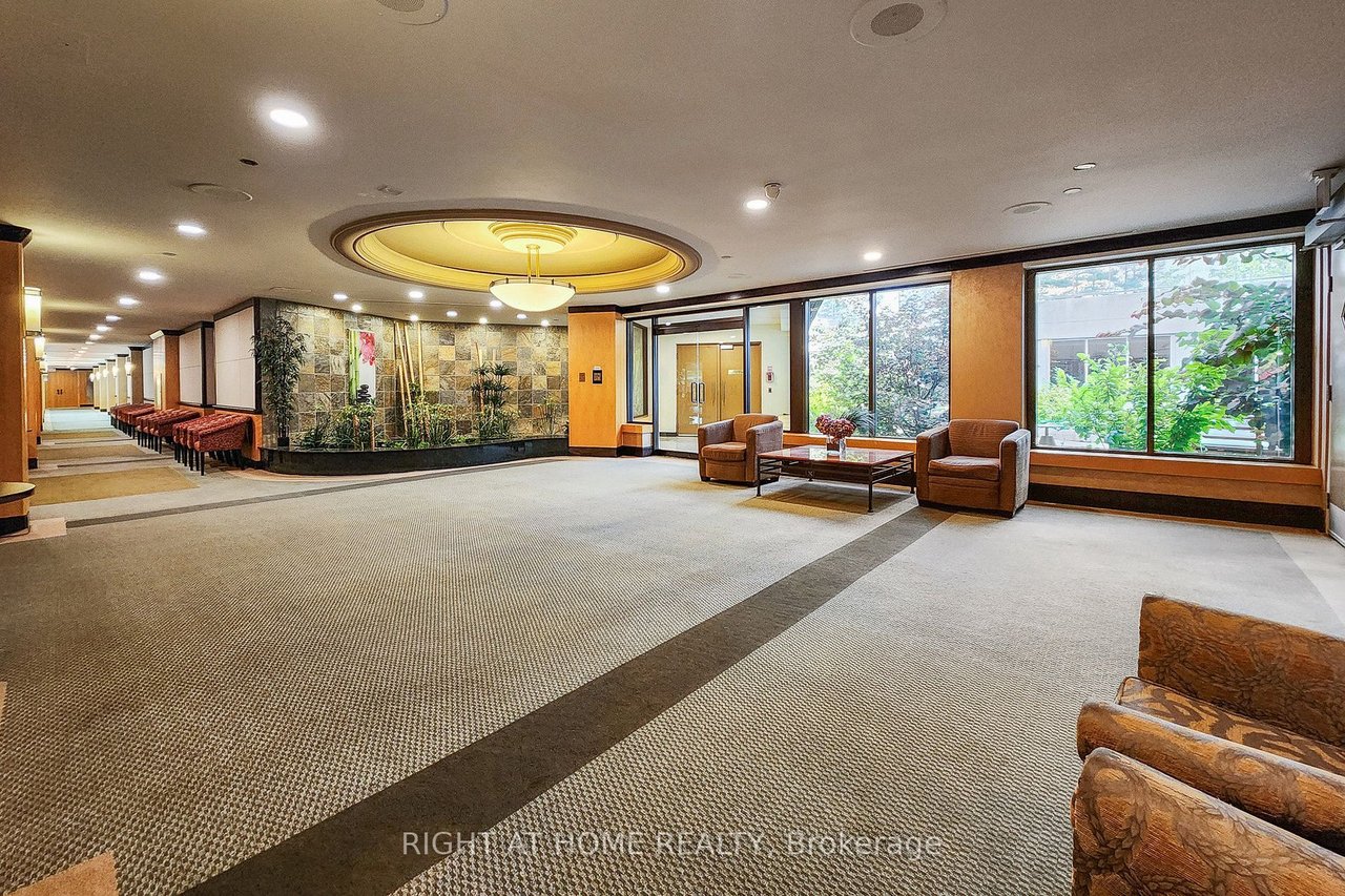 PENTHOUSE IN PRIME NORTH YORK 