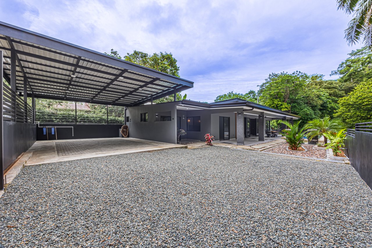 Gorgeous Brand New 3br Home close to Dominical with extra land.