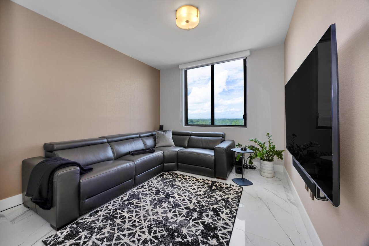 Exceptional Lower Penthouse Corner Unit in The City Beautiful