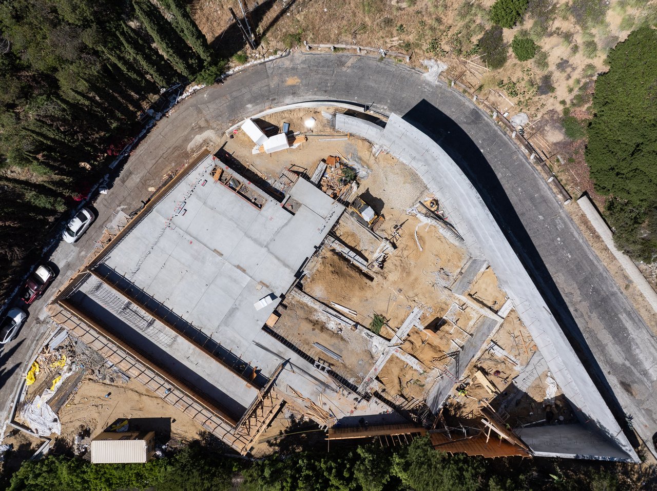 1868 N Doheny Drive