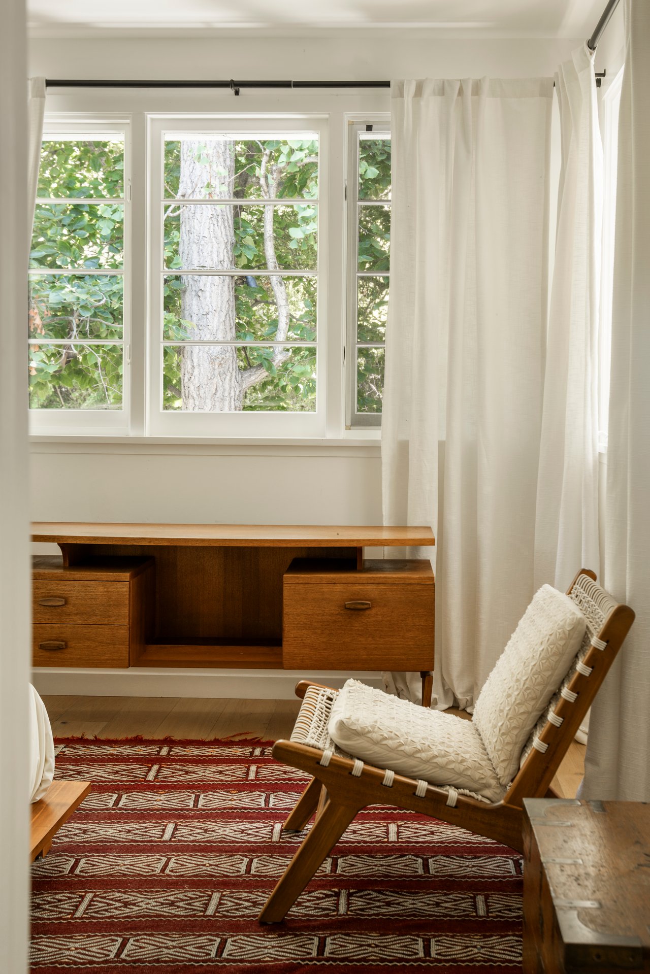 2410 Nichols Canyon Rd