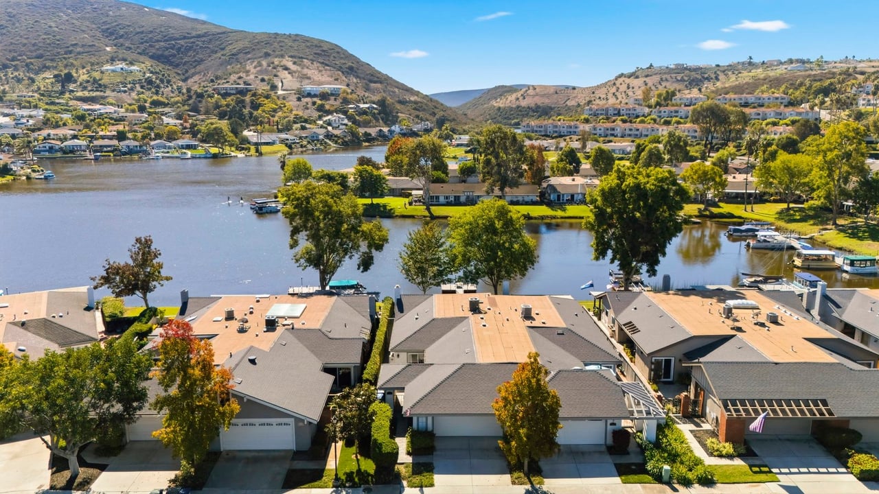 1541 Via Entrada Del Lago