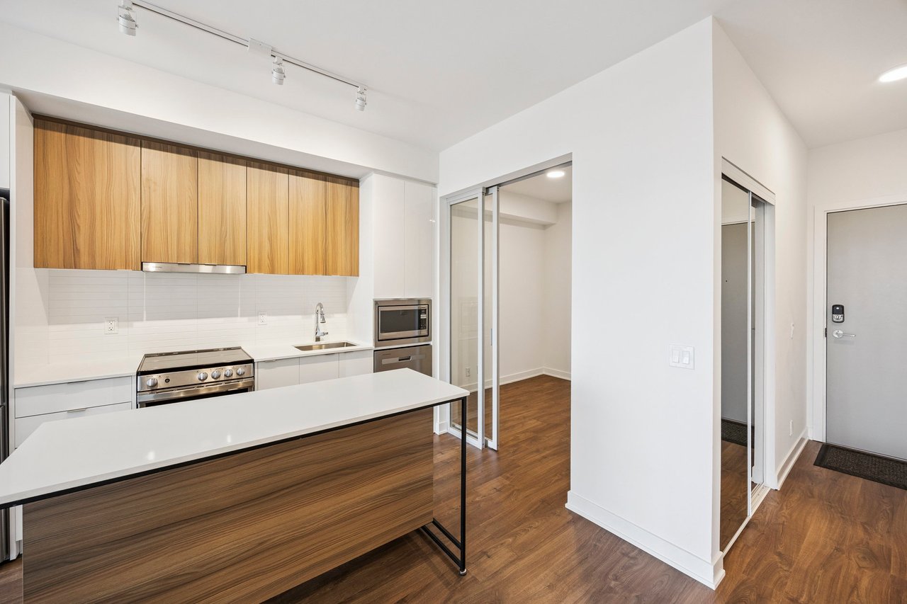 50 Upper Mall Way #2109