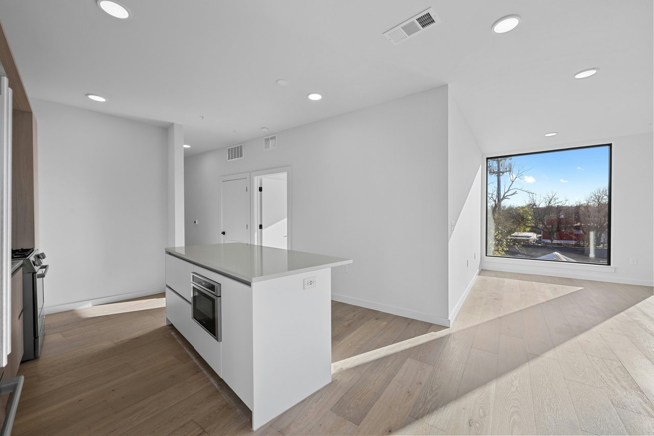 2209 S. 1st St. #221 - OneOak 