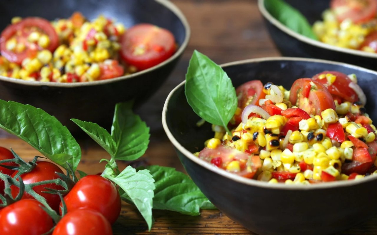 Fresh Tomato and Corn Salad with Basil