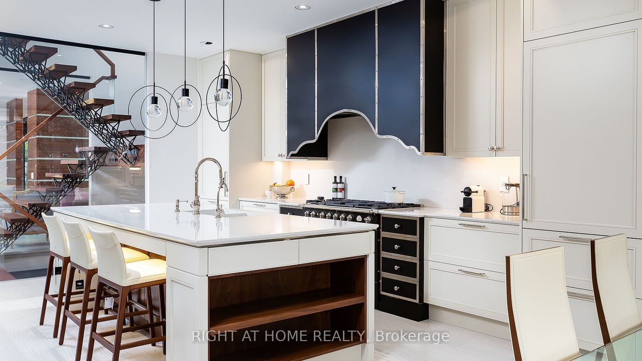 YORKVILLE FORESTY LUXURY