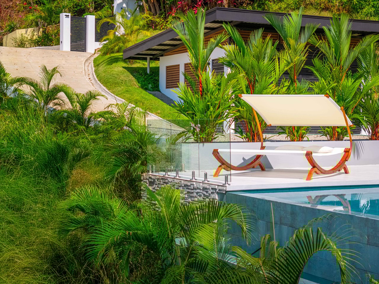 Luxury 4-Bed Home with Ocean & Jungle Views in Ojochal