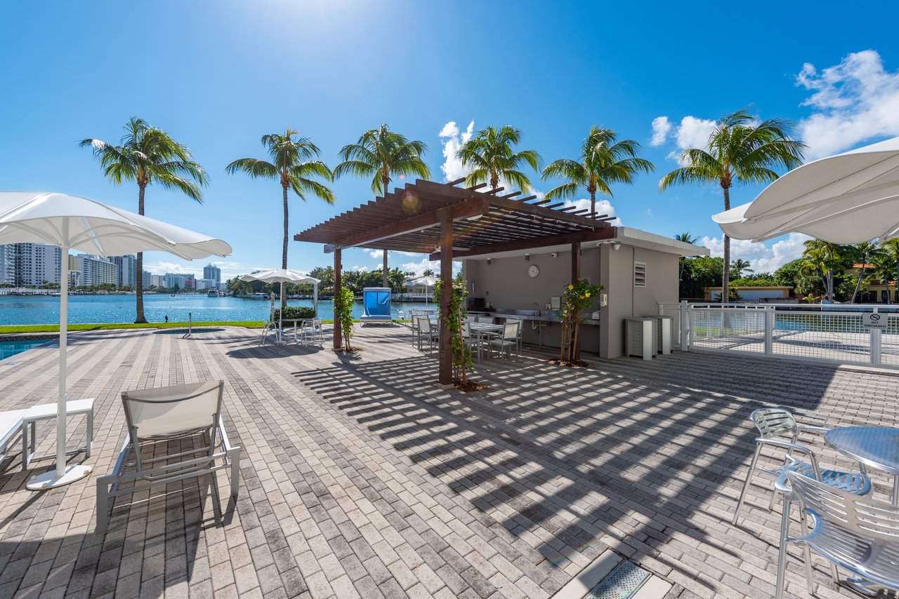 Aqua Gorlin Residence 703