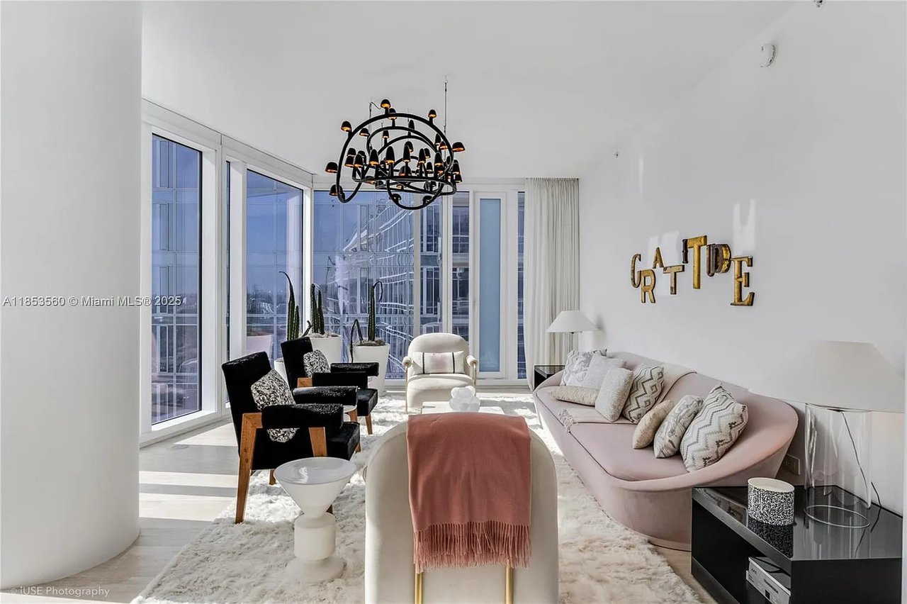 9001 Collins Ave #S-1011