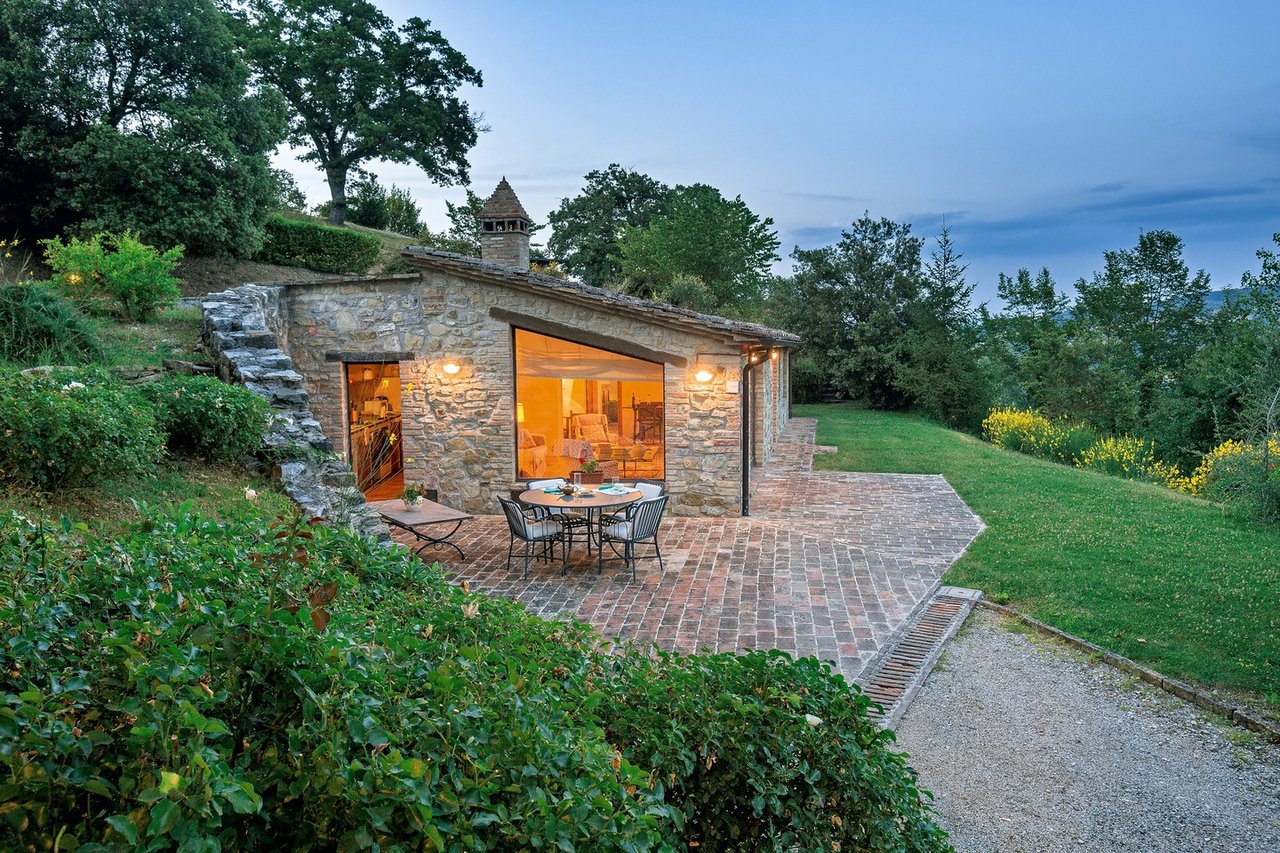 Wide Estate Composed of Houses and Amenities