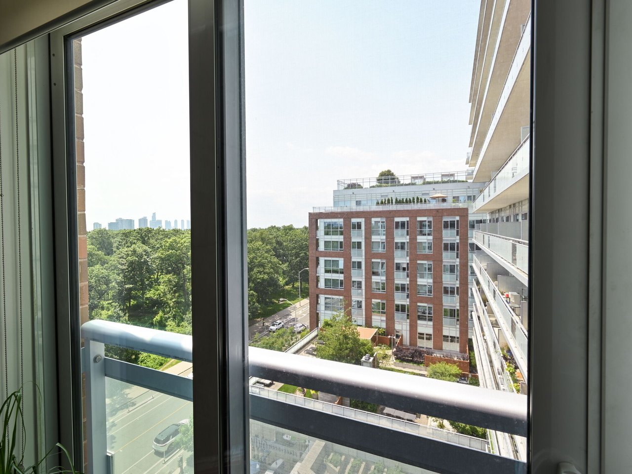 1830 Bloor St W Unit 813
