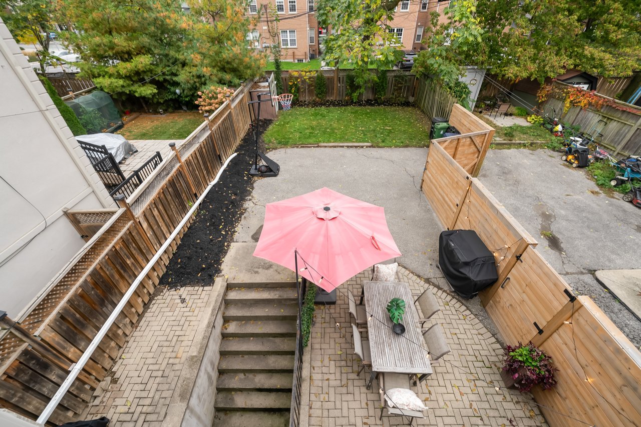 87 Rhodes Ave