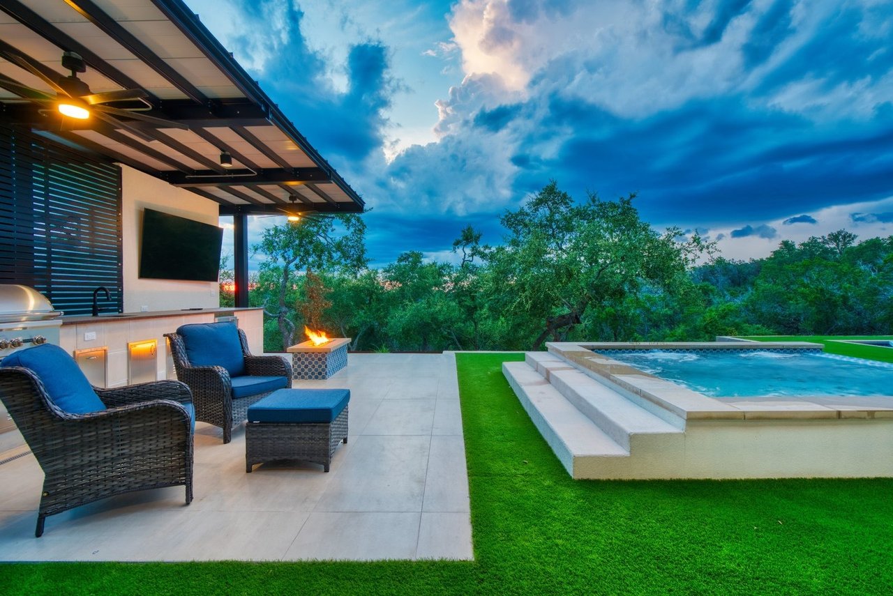 Luxxis Design 1104 Summit