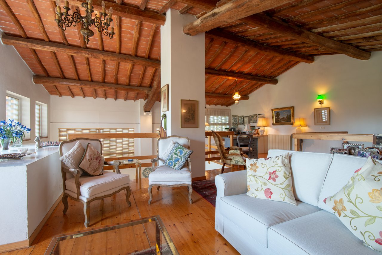 Charismatic B&B in Rolling Hills of San Gimignano