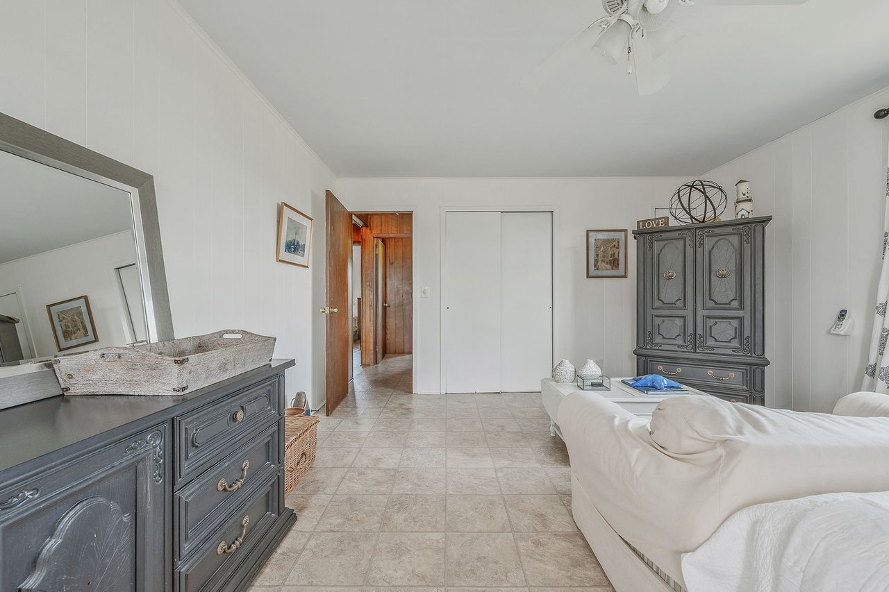 38 W Lighthouse Walk