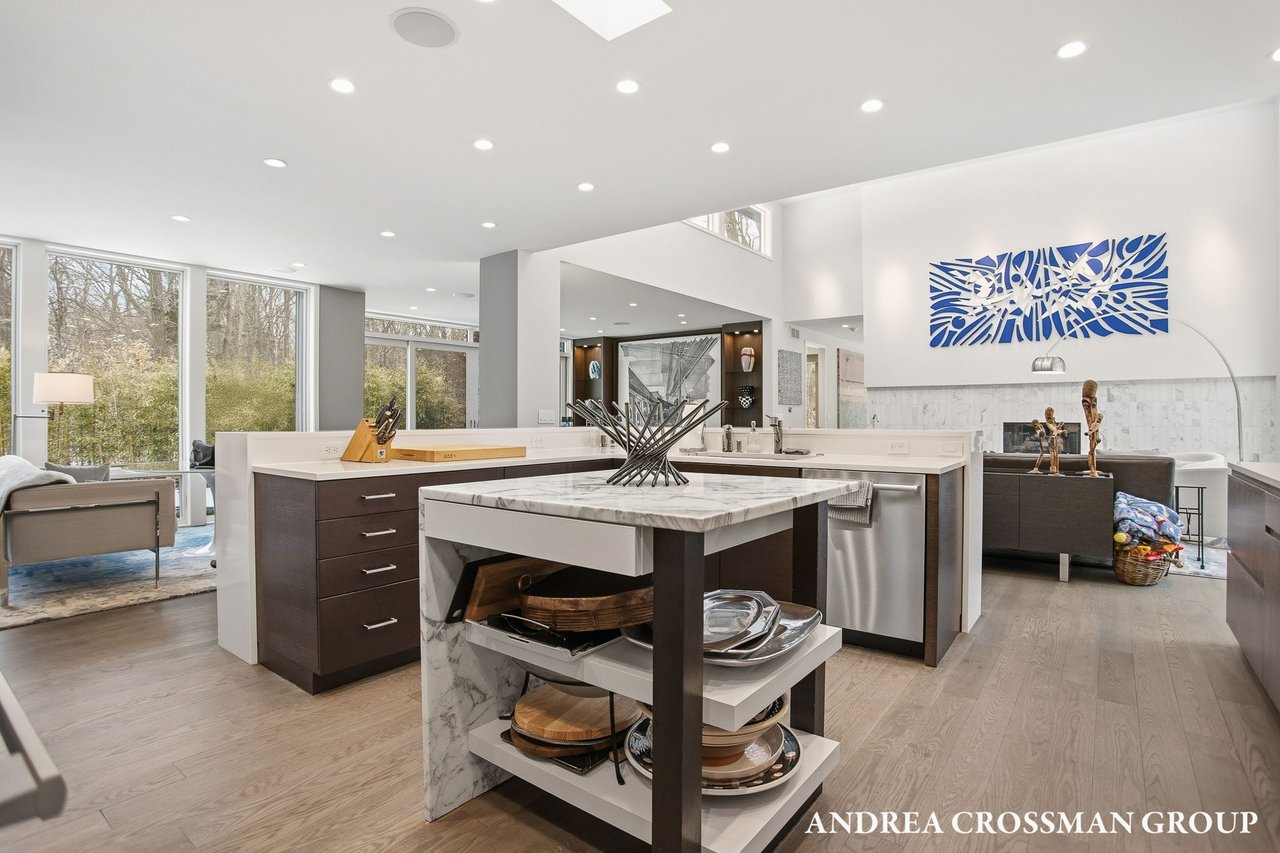 6919 Bendemeer Drive