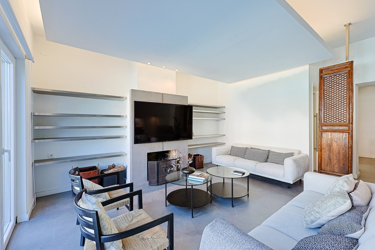 Stylish Renovated 5-Bedroom Villa with Pool in Monte Estoril’s Prestigious Avenida de Portugal