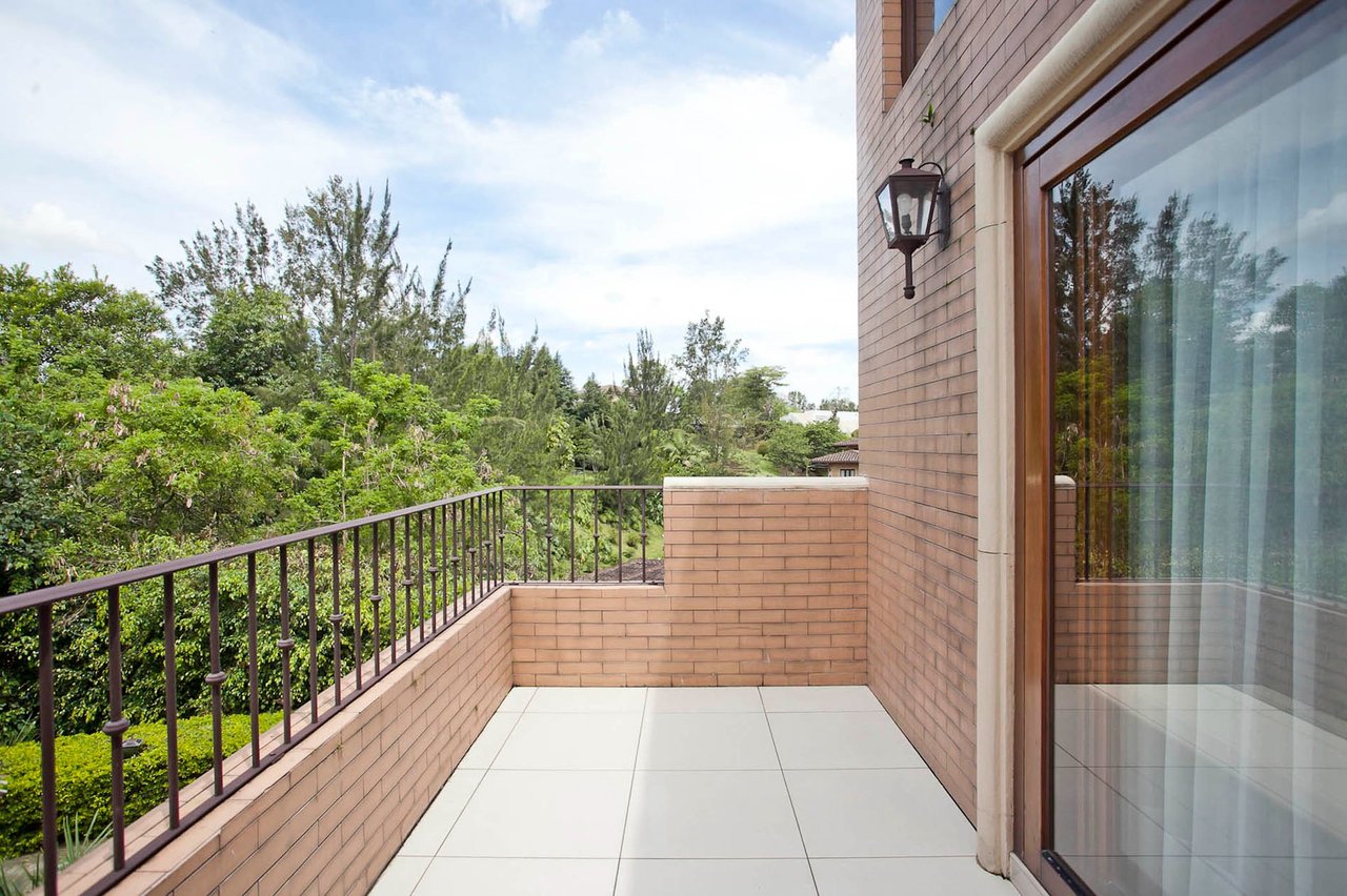 Classic Colonial Garden Estate, Curridabat, San Jose