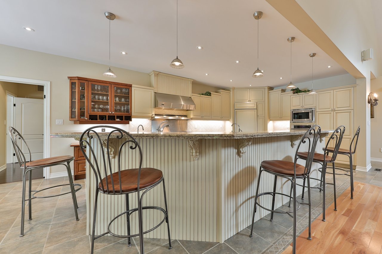 3105 Lakeshore Road, Burlington