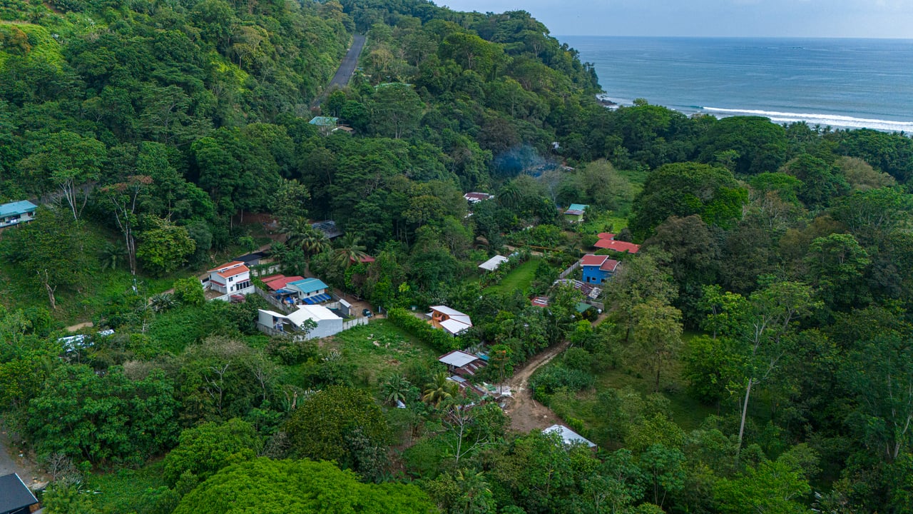 Affordable beach lot in Uvita