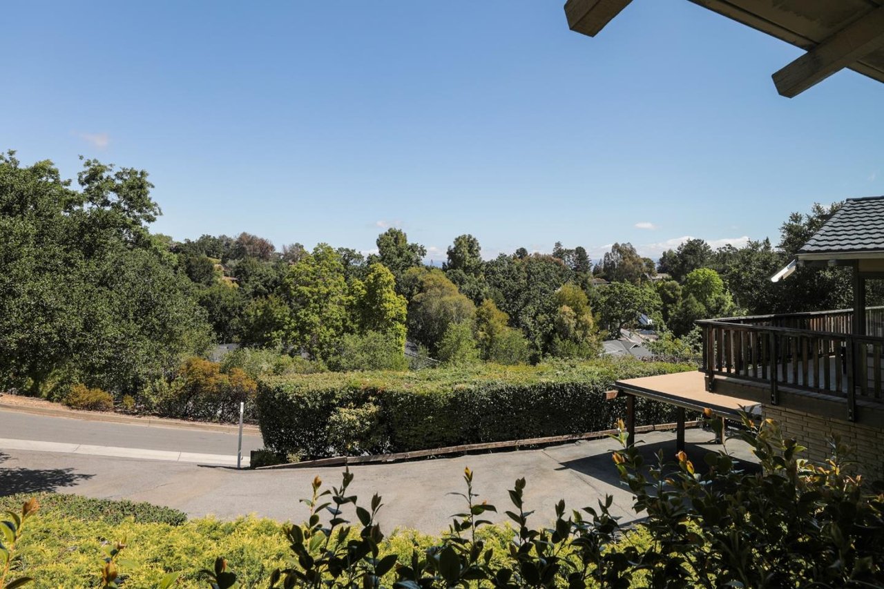 925 Siskiyou Drive