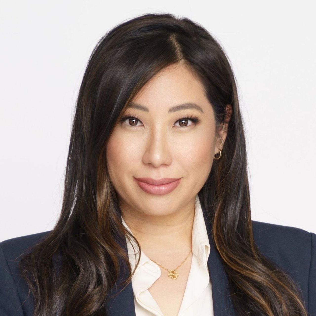 Monica Der Los Angeles, CA Real Estate Agent Headshot