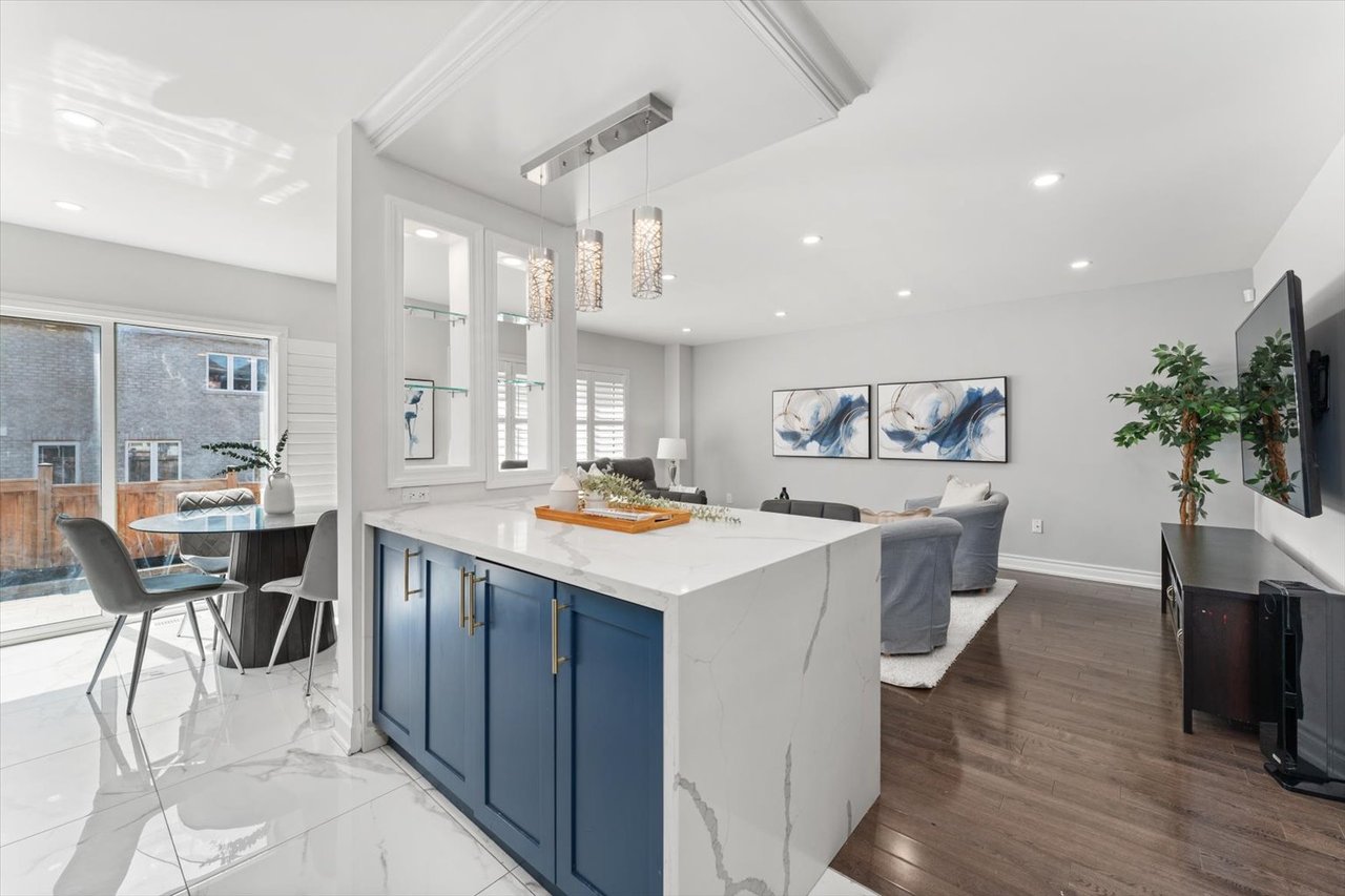 17 Holroyd St