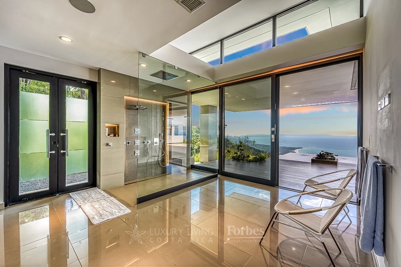 6575 - Dominical Contemporary Mansion