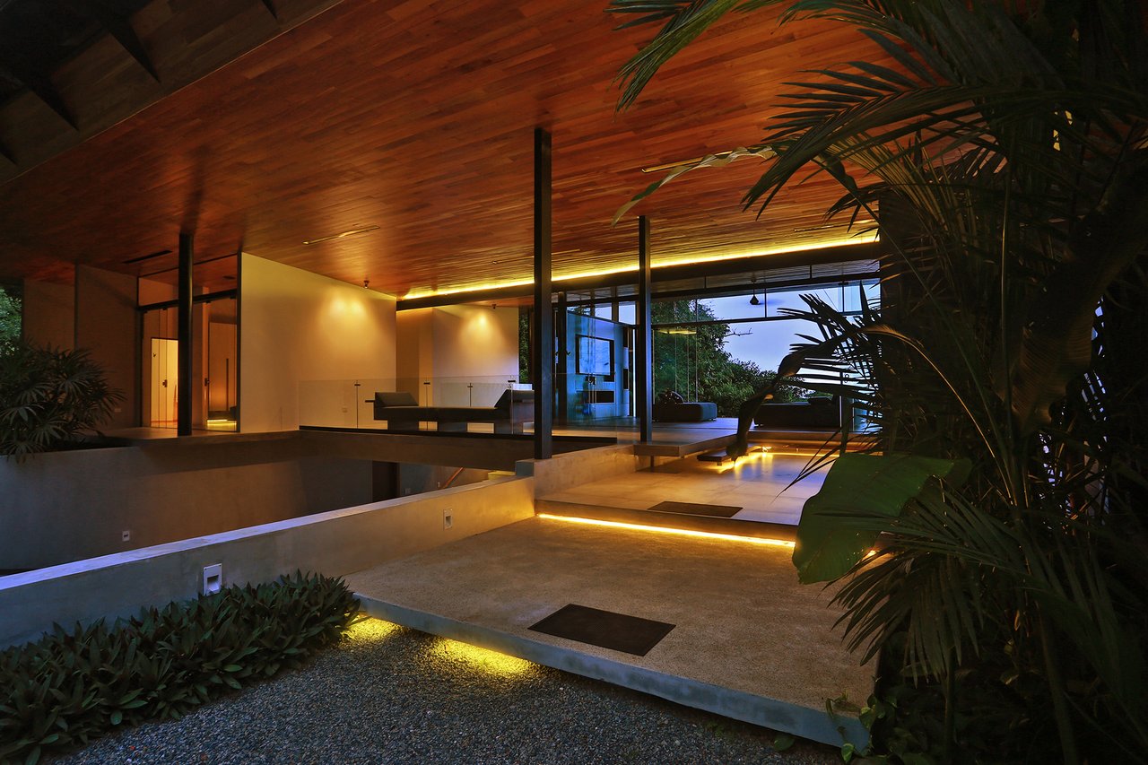 Casa Sanctuary ·  Luxury Jungle Villa · Whale Tail View