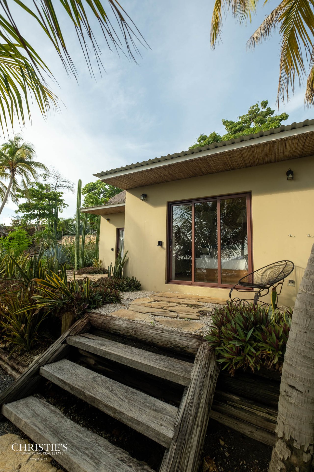 Mandla Boutique Coastal Retreat with World-Class Surf