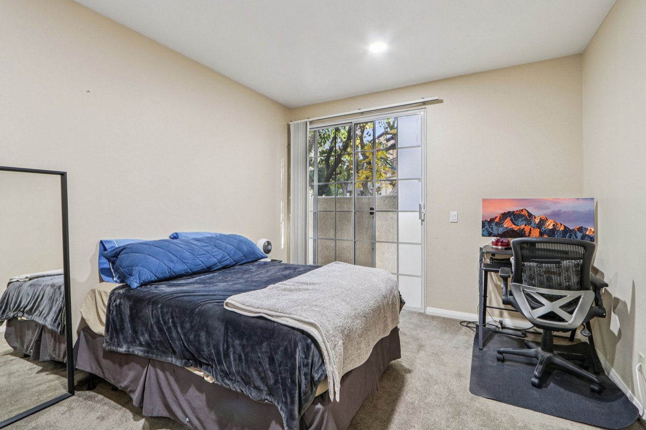 24111 Del Monte Dr, Valencia, CA 91355