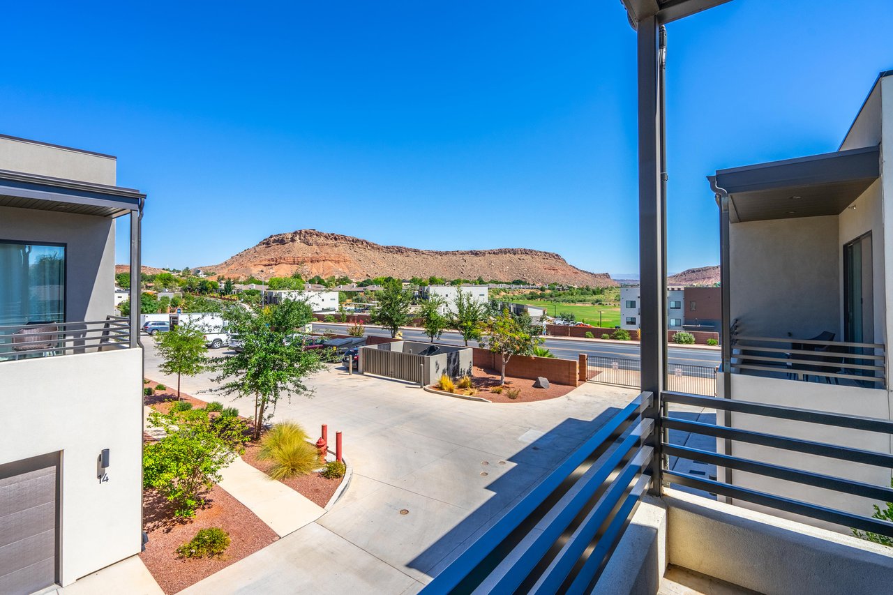 COUNTRY CLUB GOLF COURSE RETREAT