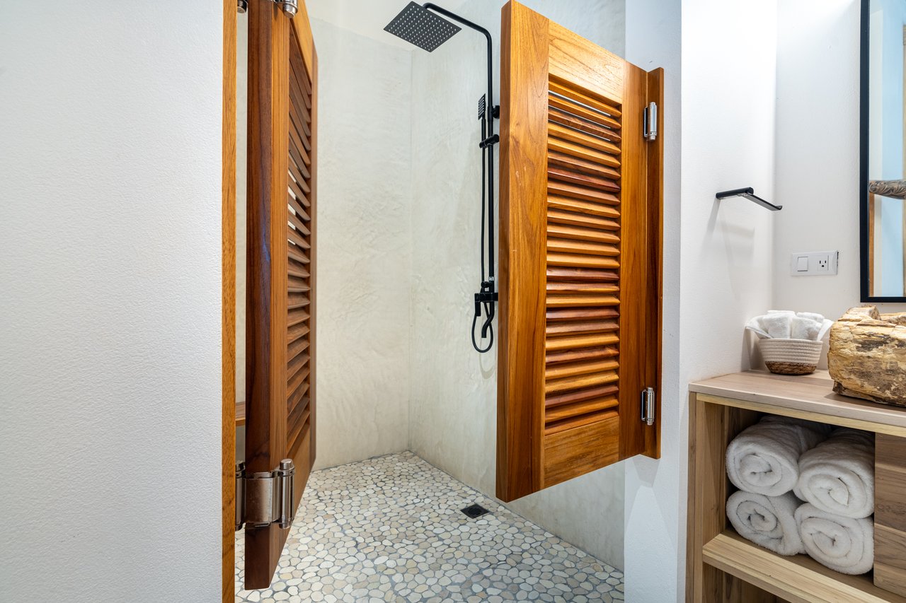 Casa Amarilla – Oceanfront Luxury Meets Sustainable Living in Tres Rios