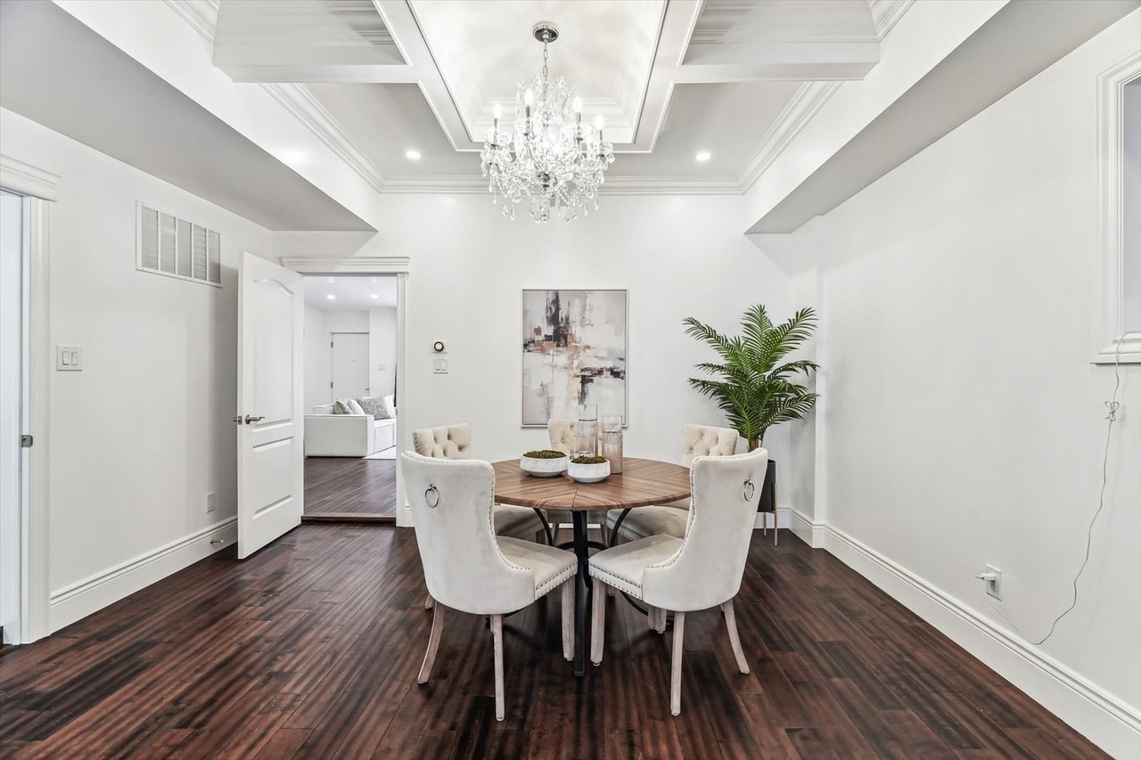 290 Bathurst St
