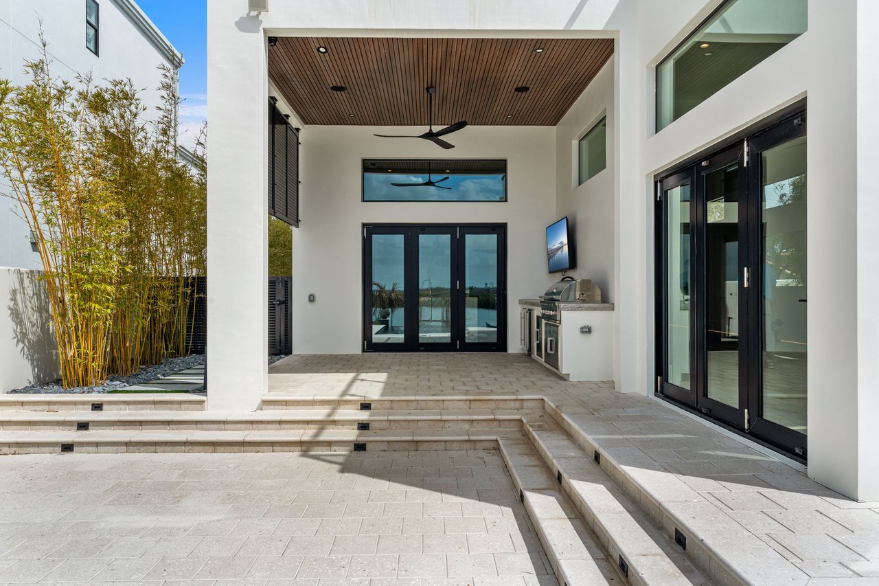 1194 N Peninsula Ave New Smyrna Beach, FL 32169