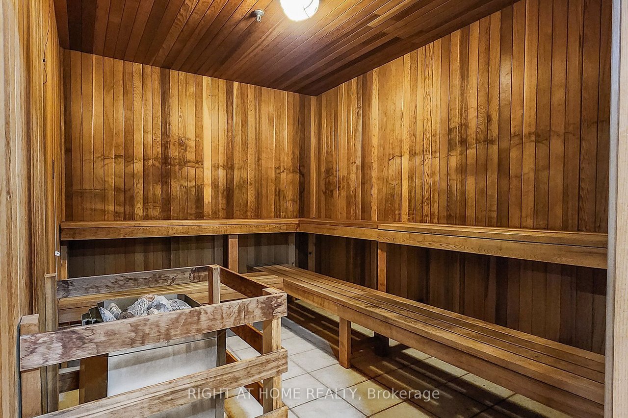 PENTHOUSE IN PRIME NORTH YORK 