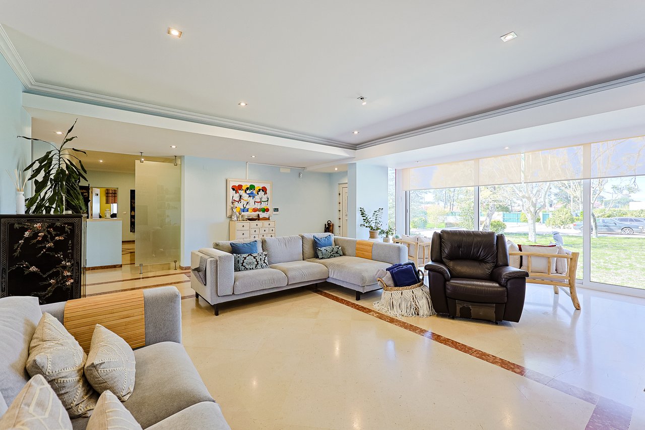 Exclusive 4,000 m² Estate in Azeitão with Tennis Court, Spa & Approved Development Project