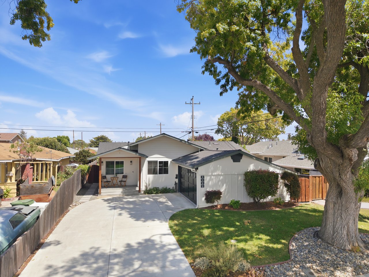 2133 Santa Cruz AVE