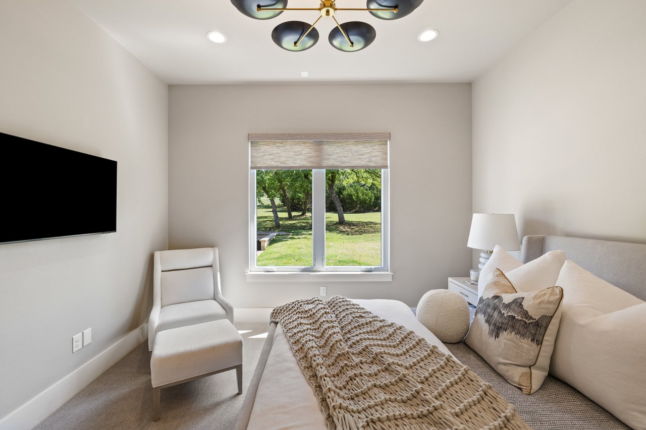 8325 Lakewood Ridge Cv