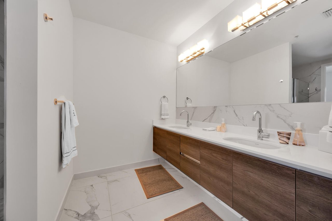 Exceptional Lower Penthouse Corner Unit in The City Beautiful
