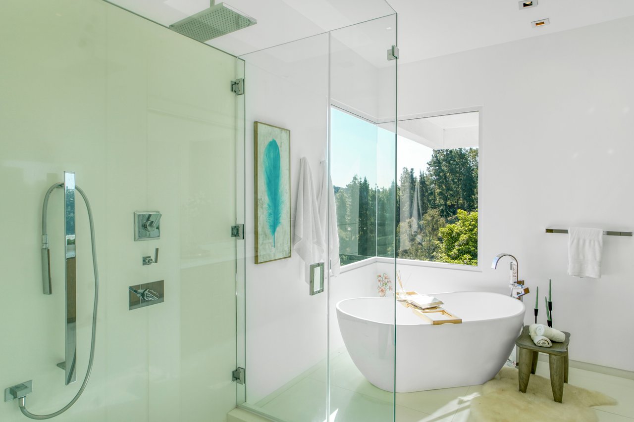 1116 Linda Flora Drive