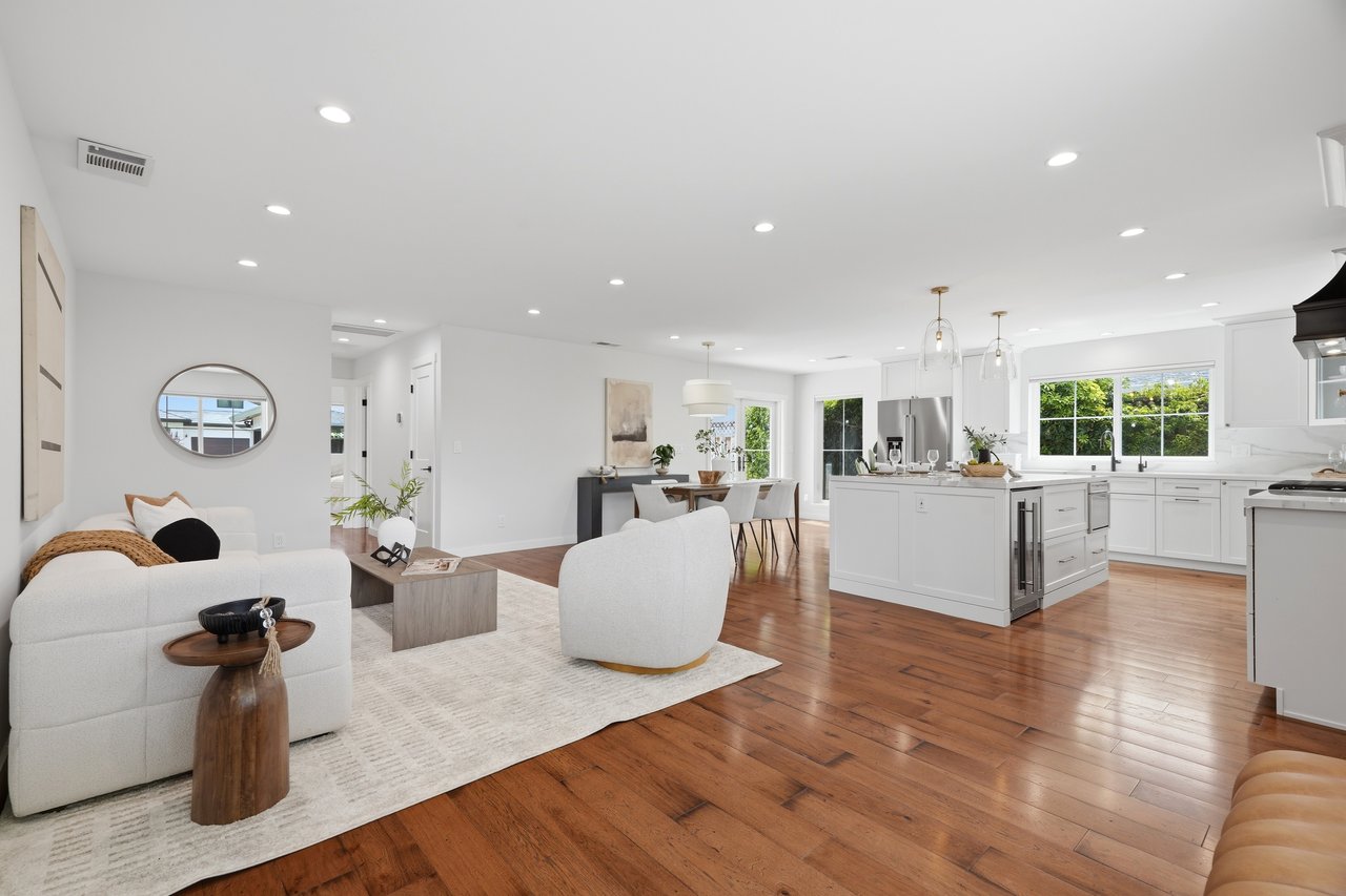 2133 Santa Cruz AVE