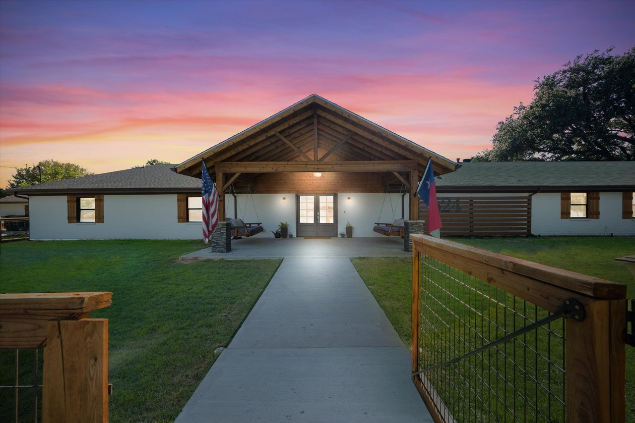 624 Redbud Ln