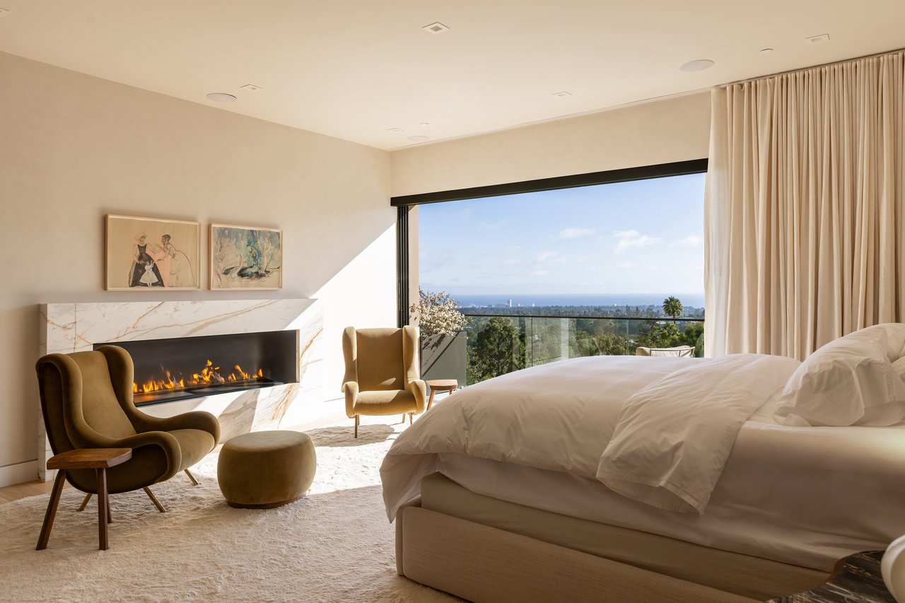 815 N Tigertail Rd, Brentwood