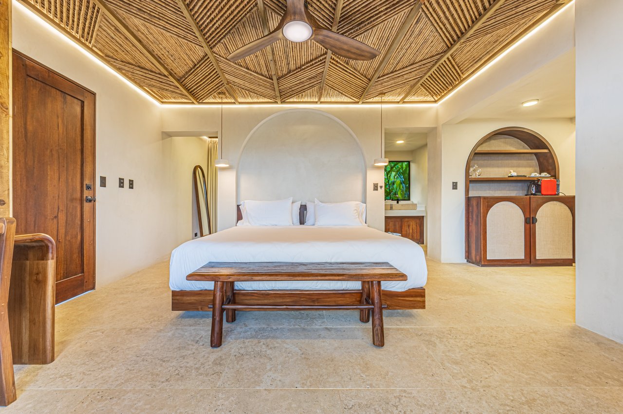 Luxury Hotel Boutique with Ocean Views | Walking distance to the beach | 13.2 Acres