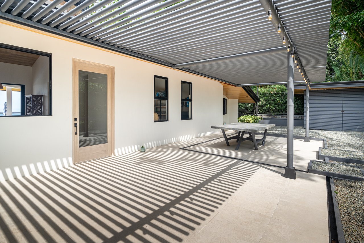 Casa Amarilla – Oceanfront Luxury Meets Sustainable Living in Tres Rios