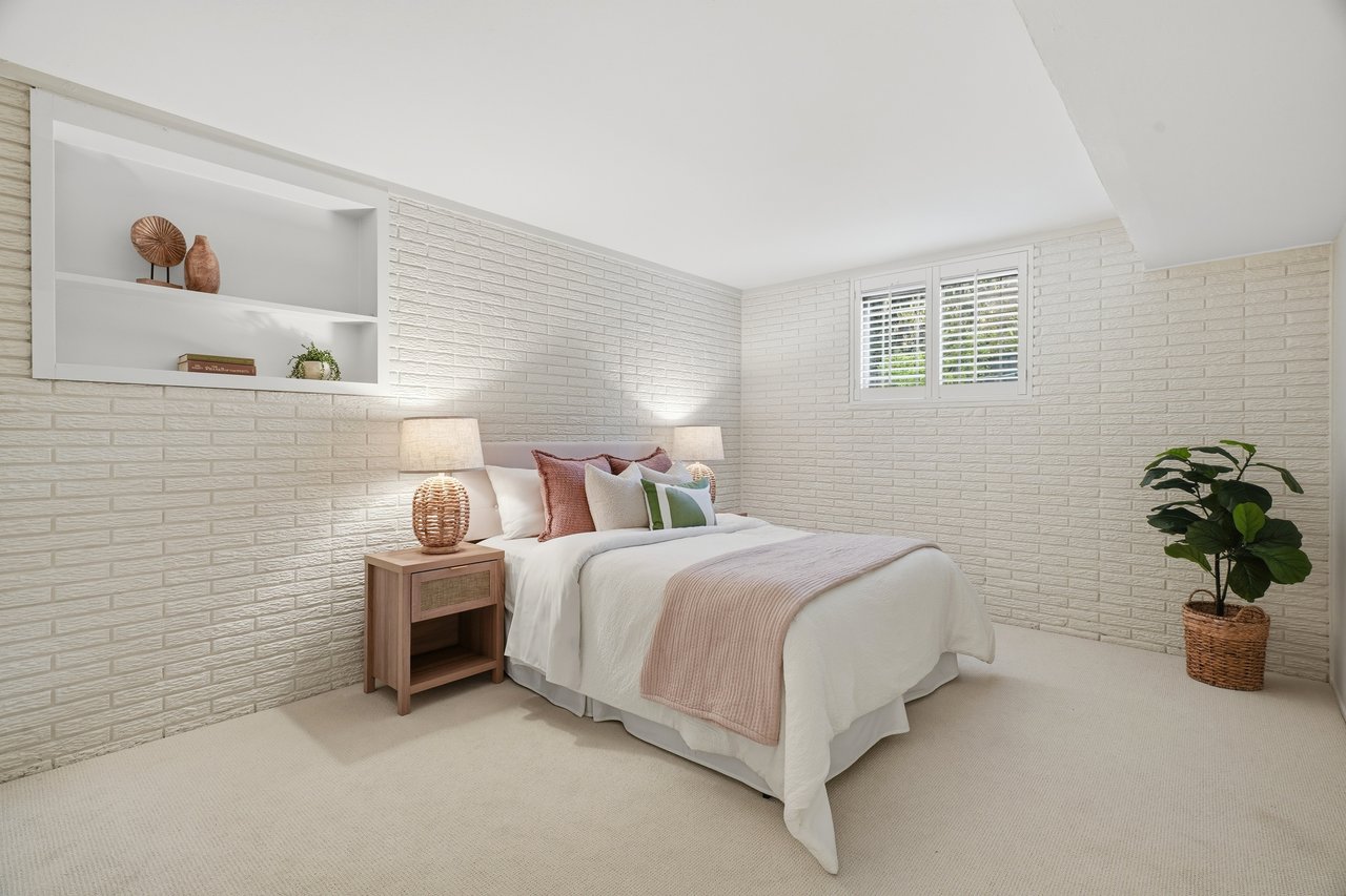 1554 Queenstown Court