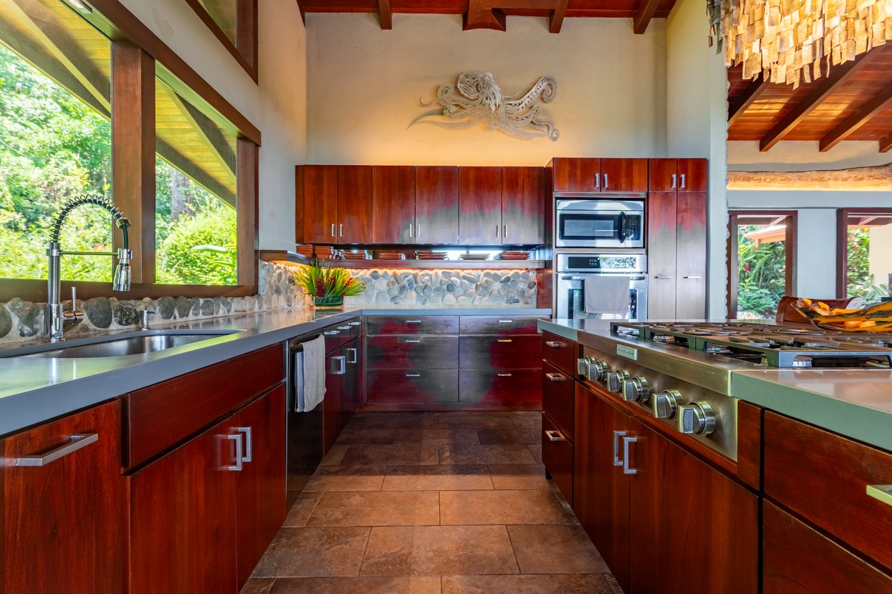 CasaPor Fin,Where the Rainforest Meets the Sea - Oceanview Luxury Estate