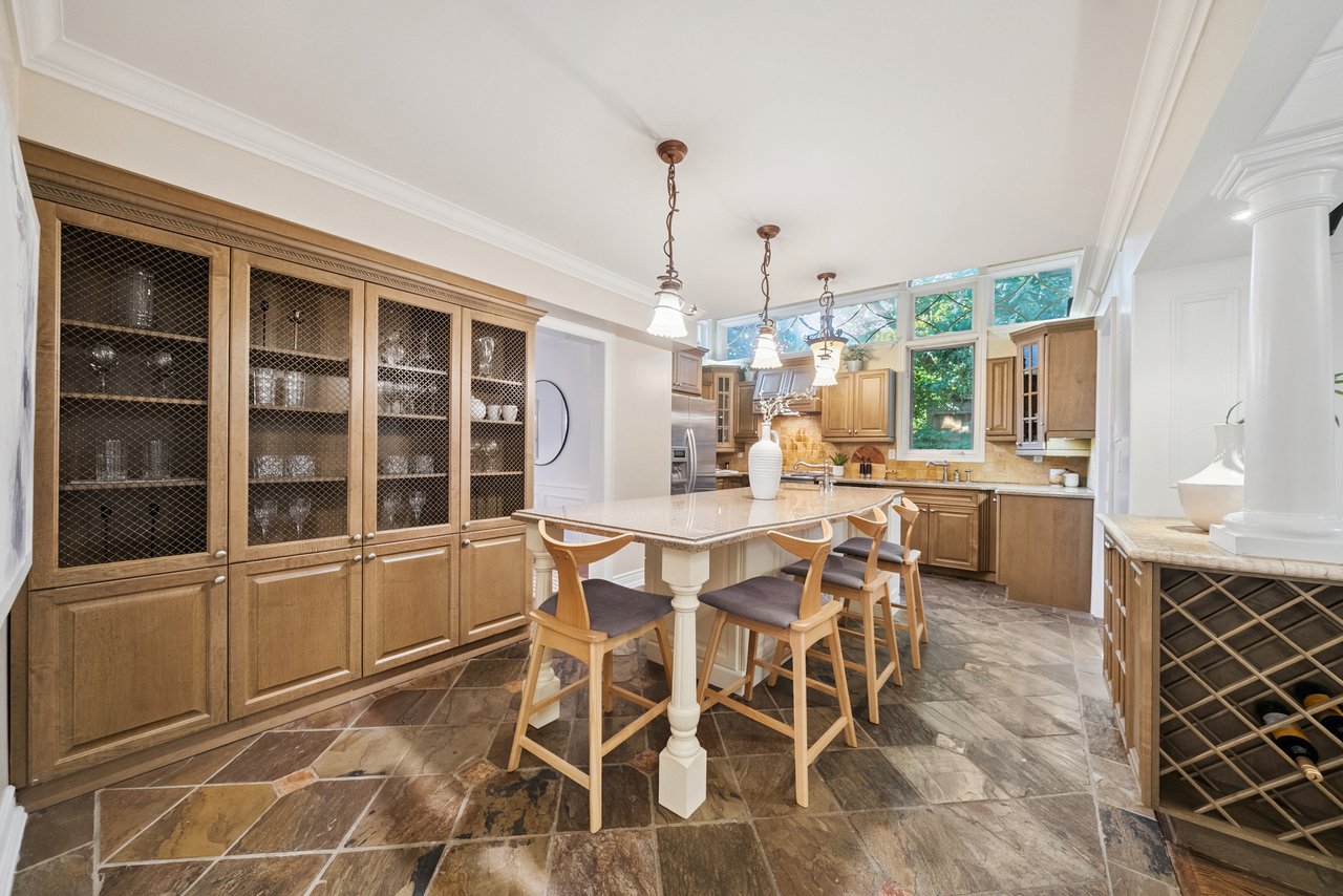 140 Reeve Dr