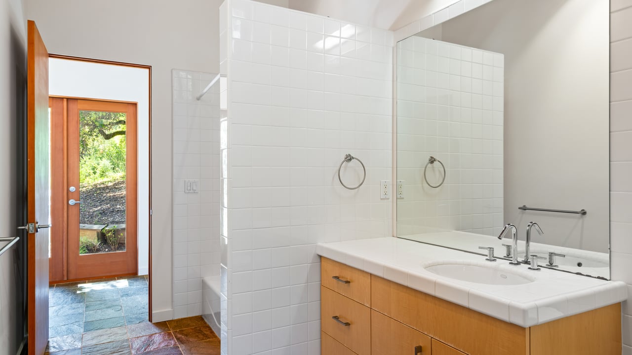 Leslie Creek Retreat